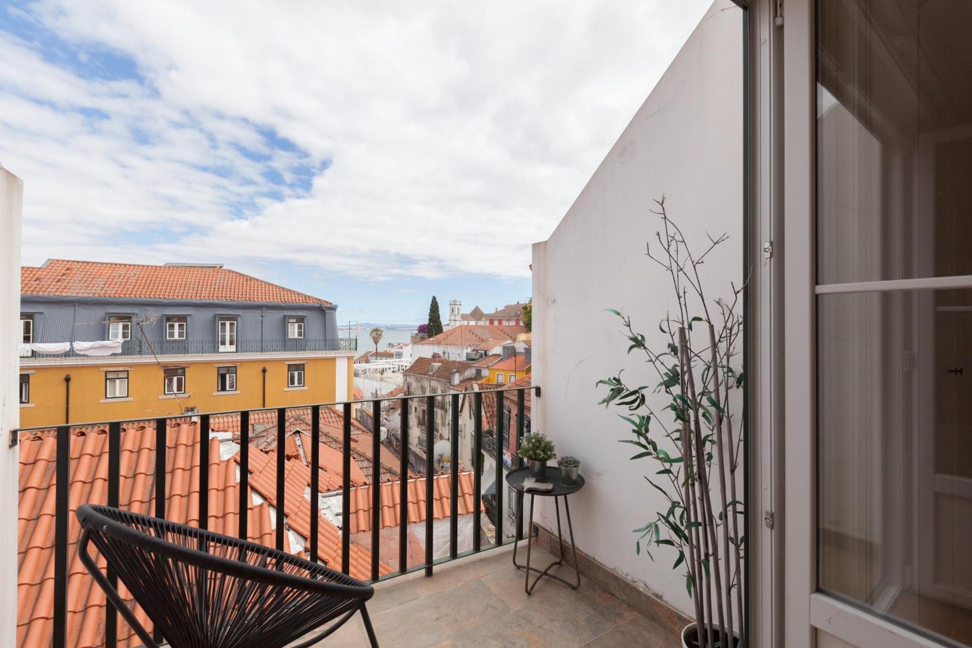 Flh Portas Do Sol Duplex With Terrace Apartment Lisbon Exterior photo